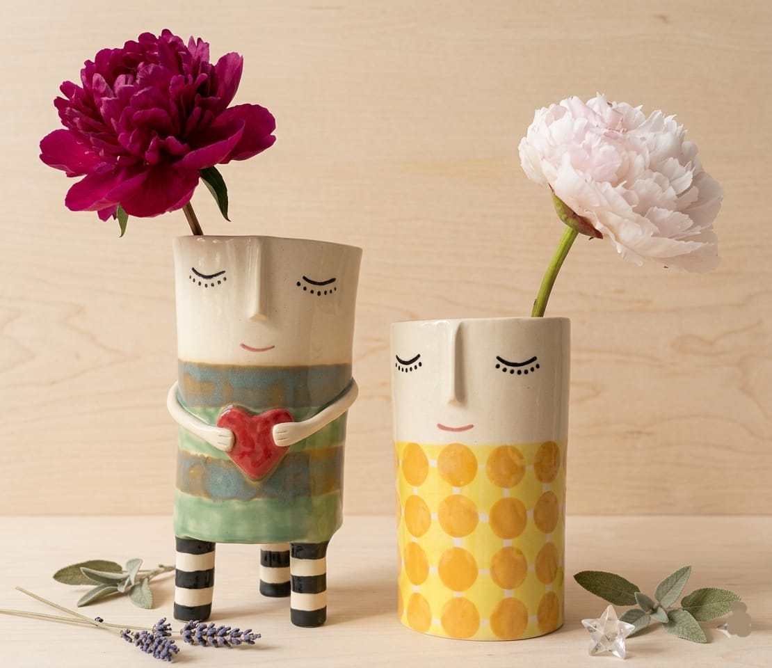 Floreros de cerámica artesanal personalizados con diseño de caras