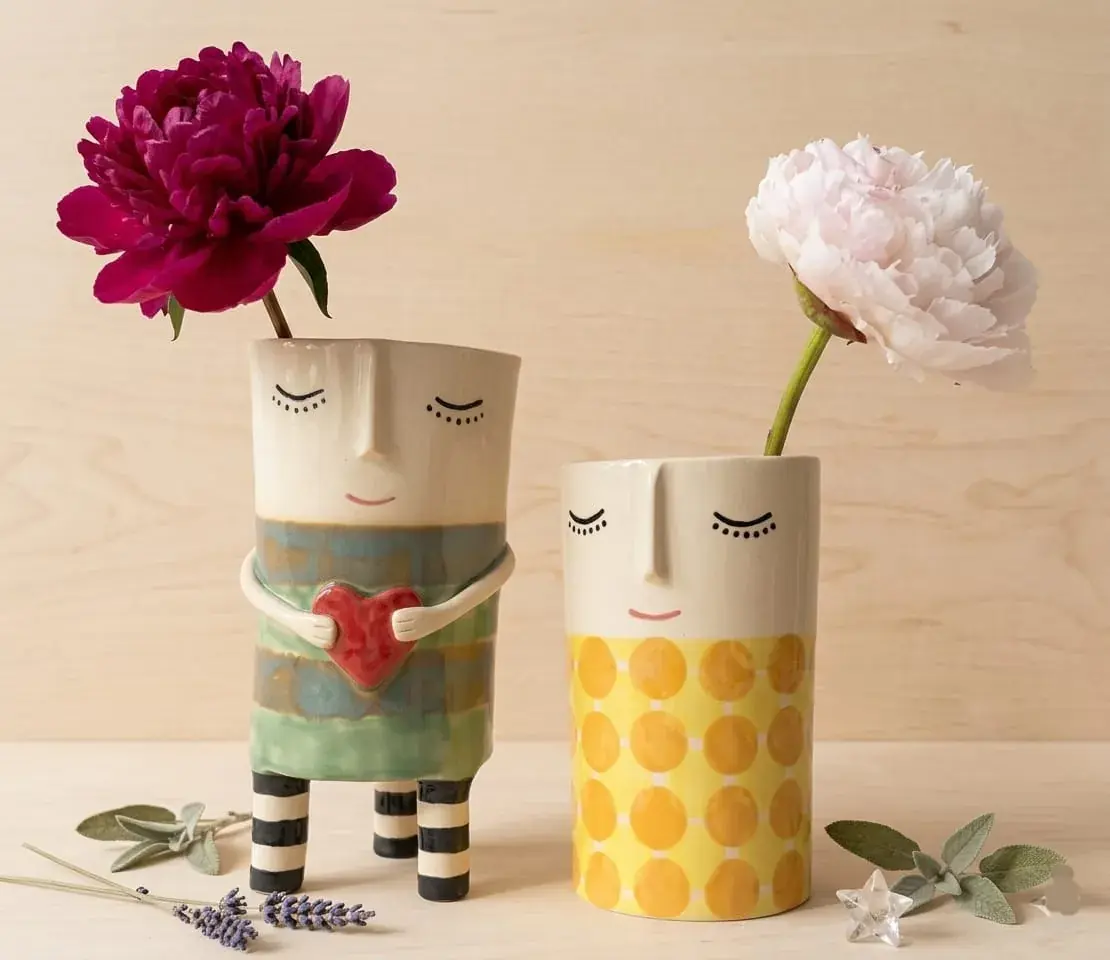 Floreros de cerámica artesanal personalizados con diseño de caras